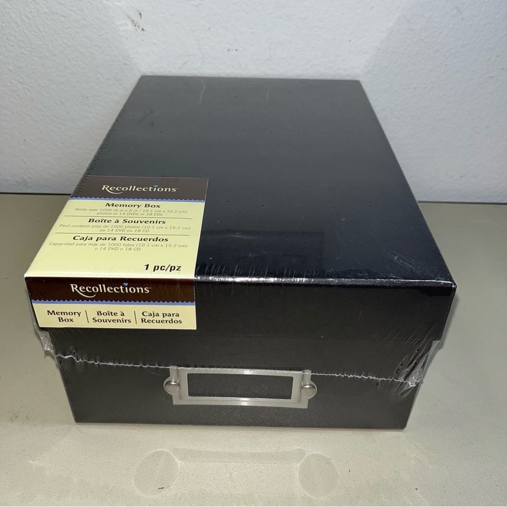 New/sealed Recollections Black Memory Box 4”11’x7.5”x4.5 (Clippings/Photos/DVDs)